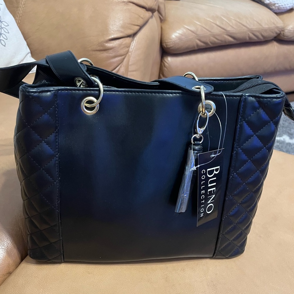 Black leather Bueno Collection purse